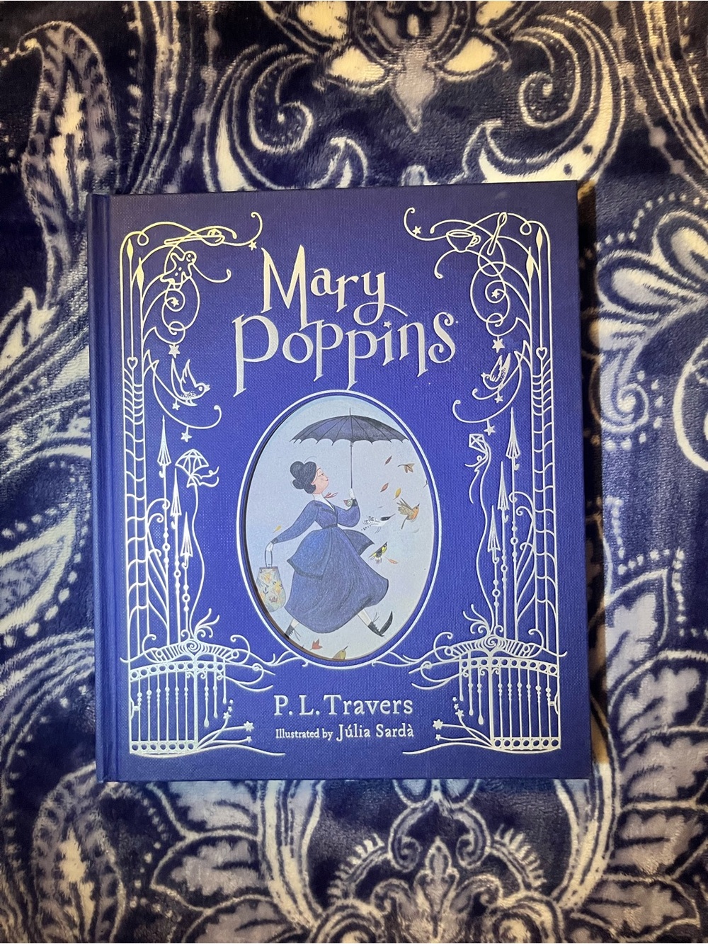 Mary Poppins Hardcover Book - Illustrated Edition